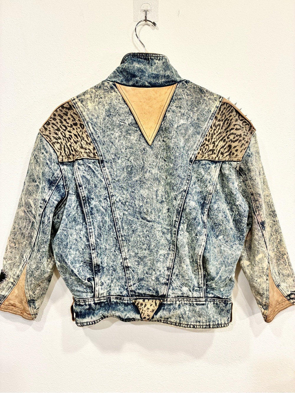 winlit — vintage 80’s acid wash x leopard patchwork denim jacket - Picture 2 of 10